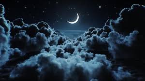 Image of the moo and clouds in the night's sky